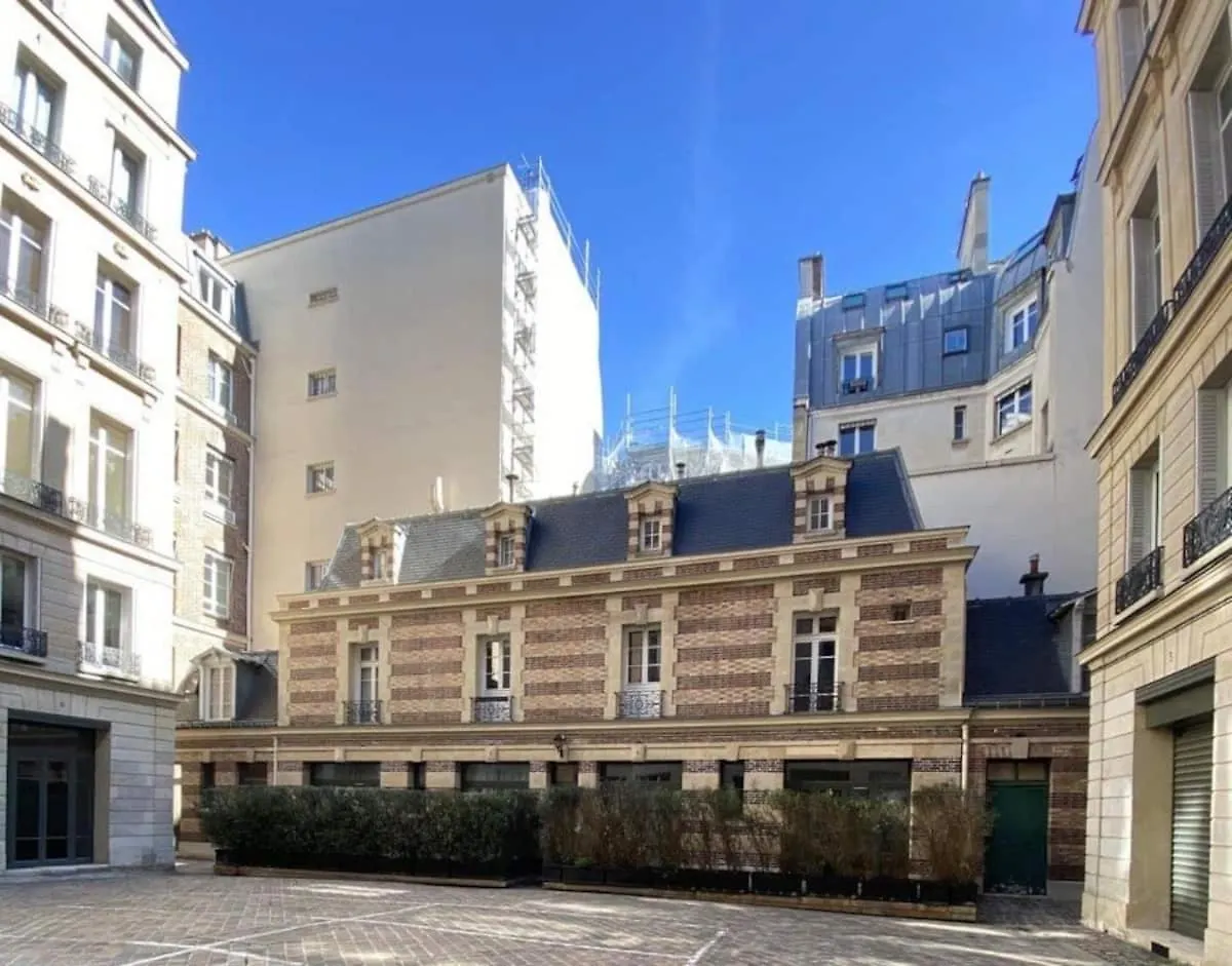 Beautiful Apartment With Terrace In Paris 8